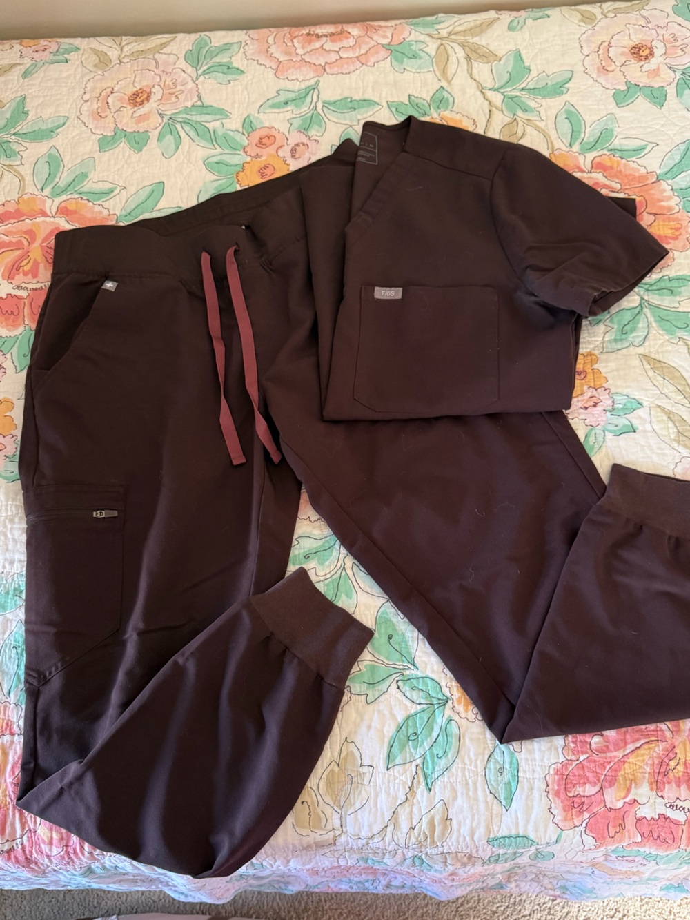 FIGS Scrub Set
